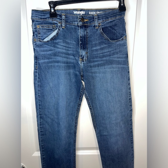 Wrangler Women’s Classic Straight Leg Dark Blue Wash Denim Jeans Sz 16 Regular - Picture 3 of 9